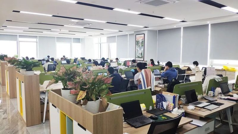 小标题：选择IT外包服务商，安全合规是首要